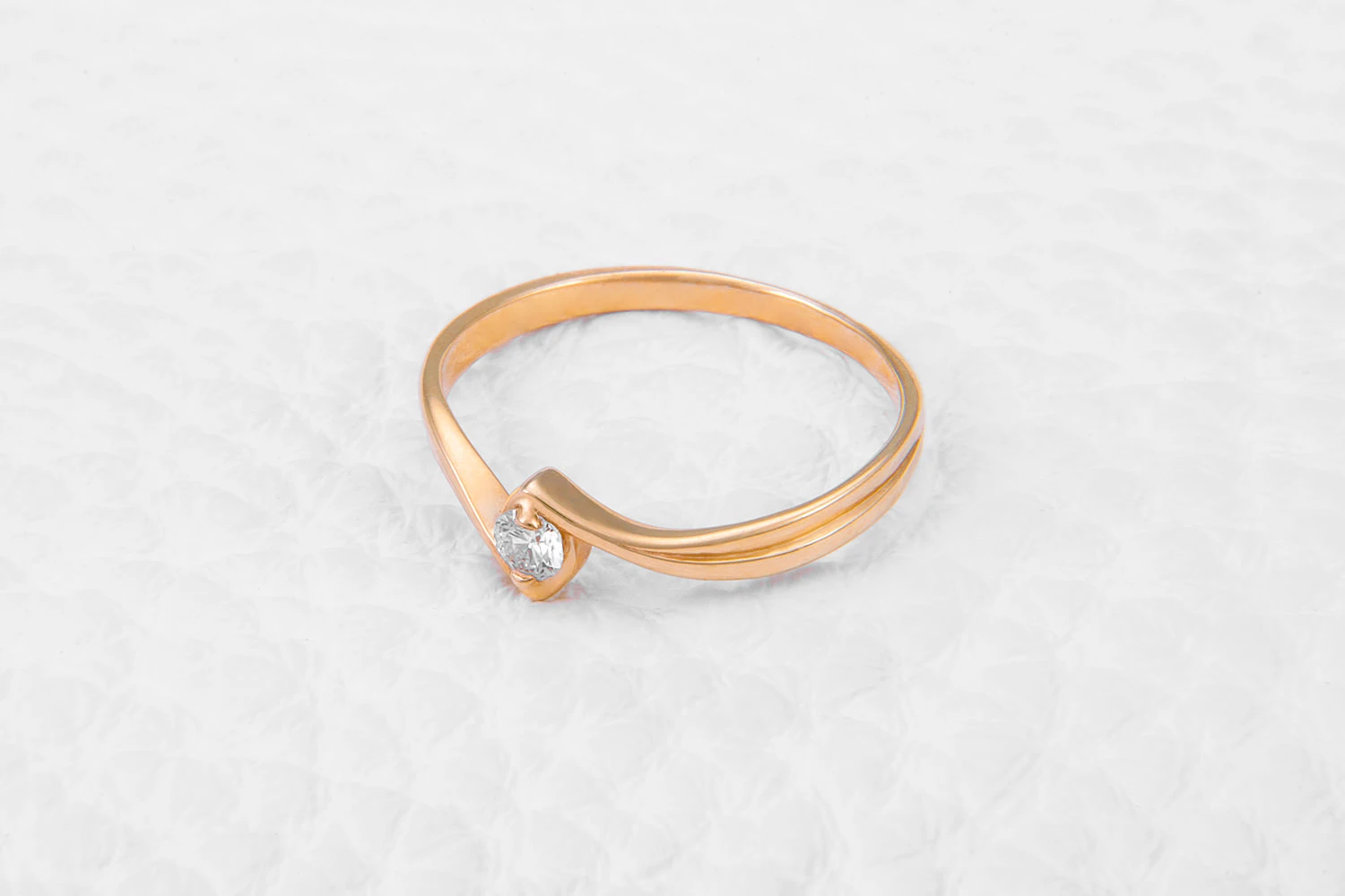 Кольцо из жёлтого золота с бриллиантом