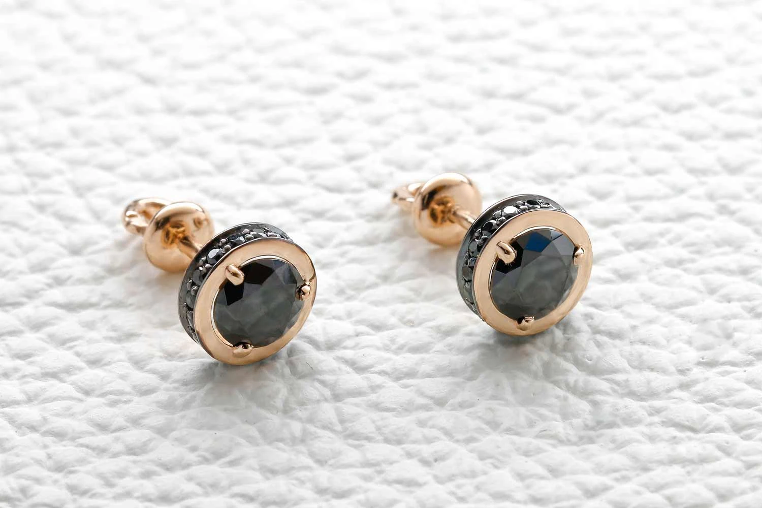 Серьги-пусеты из красного золота с 34 фианитами