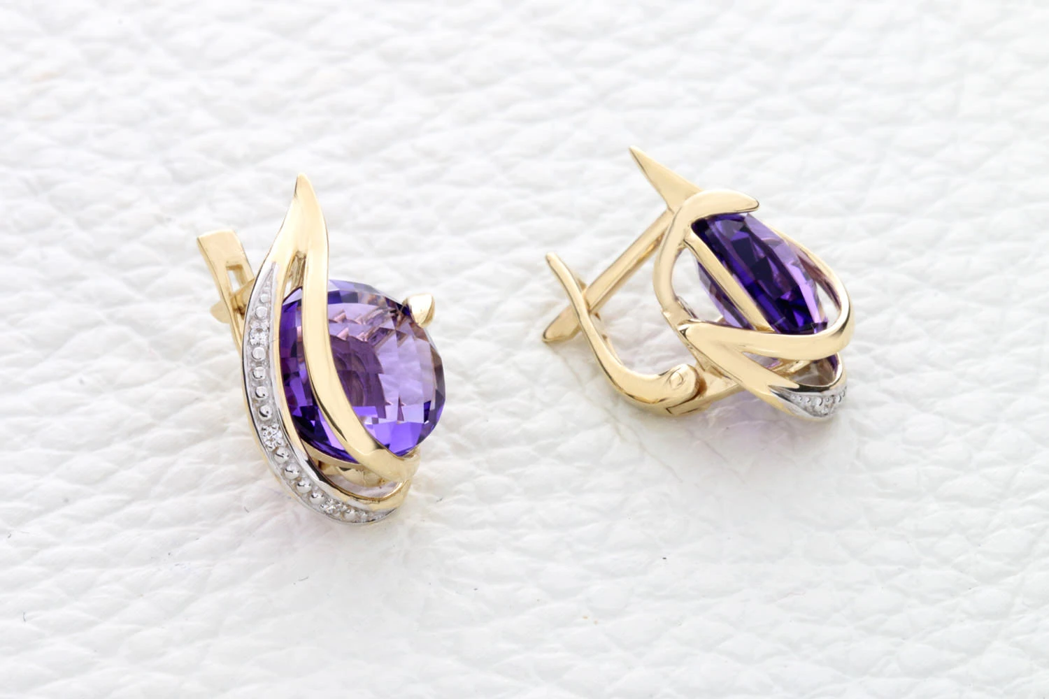 Серьги из жёлтого золота с 2 аметистами и 6 фианитами
