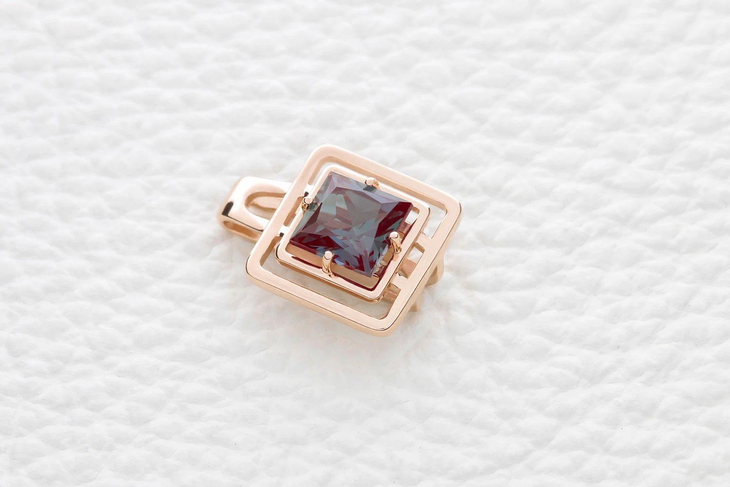 Подвеска Квадрат из красного золота с александритом