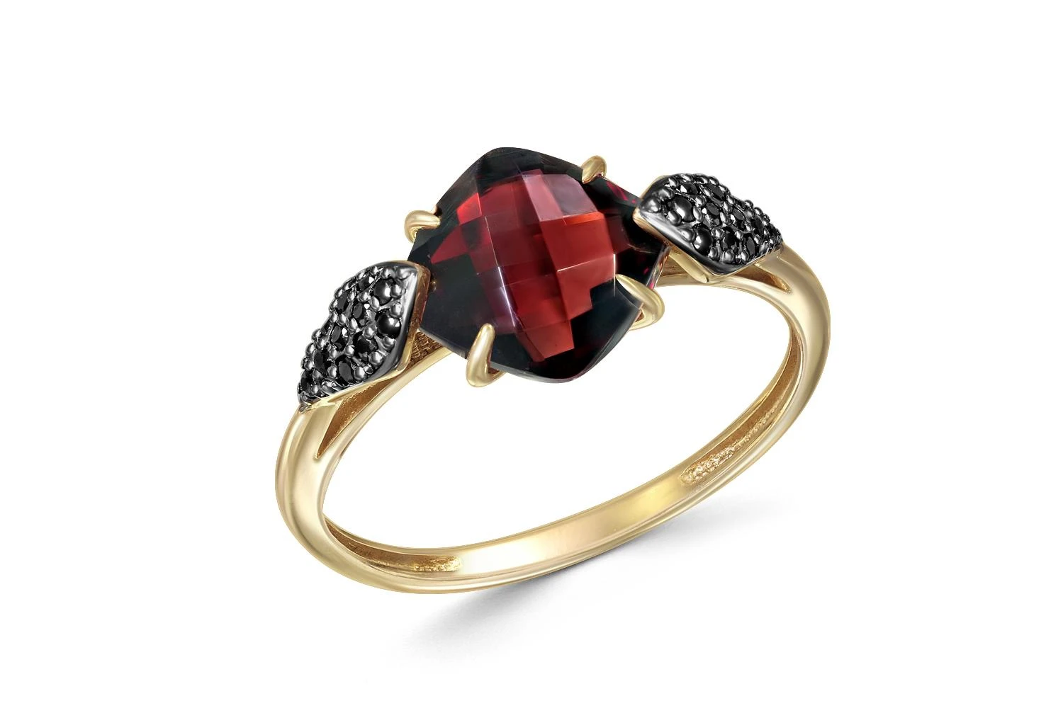 Кольцо из жёлтого золота с гранатом и 28 фианитами