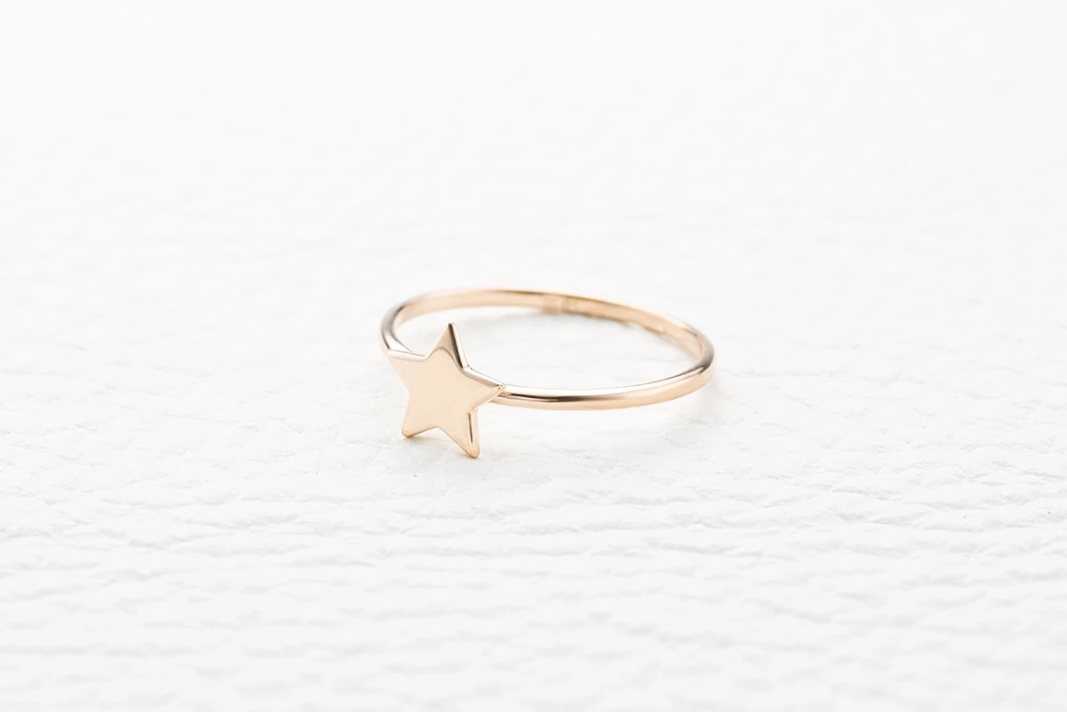 Кольцо Звезда из красного золота без вставок