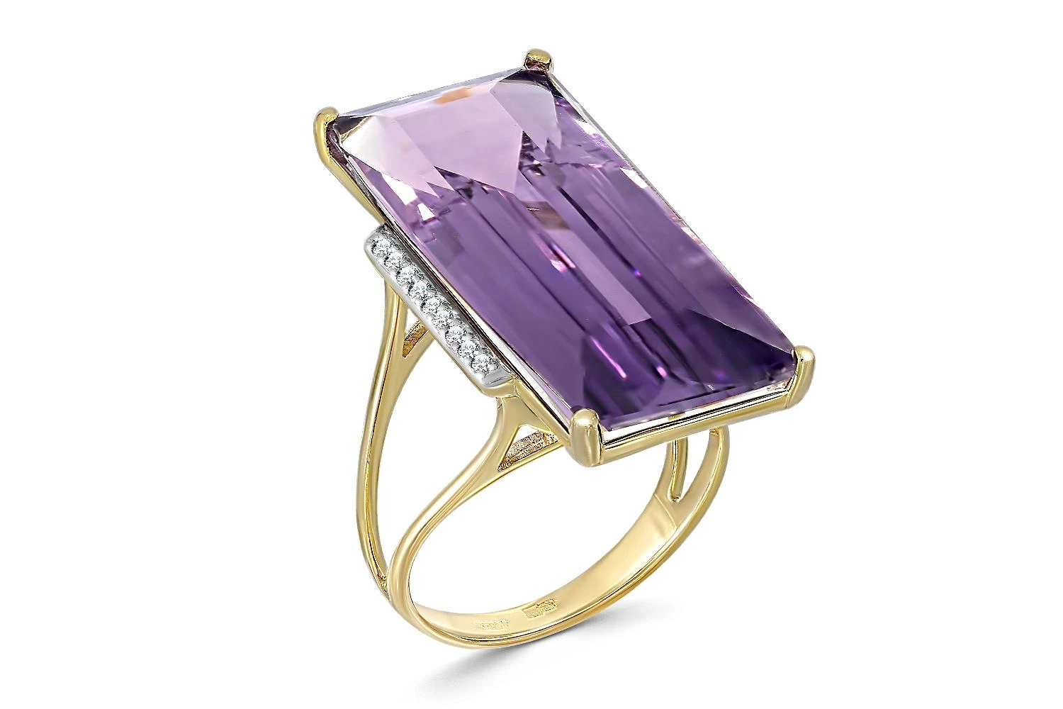 Кольцо из жёлтого золота с аметистом и 18 фианитами