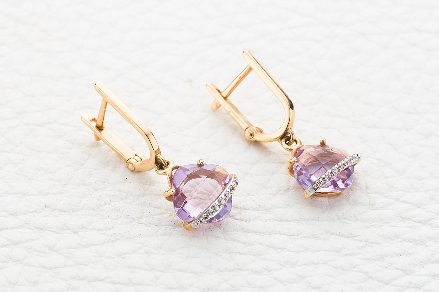 Серьги из красного золота с 2 аметистами и 10 фианитами