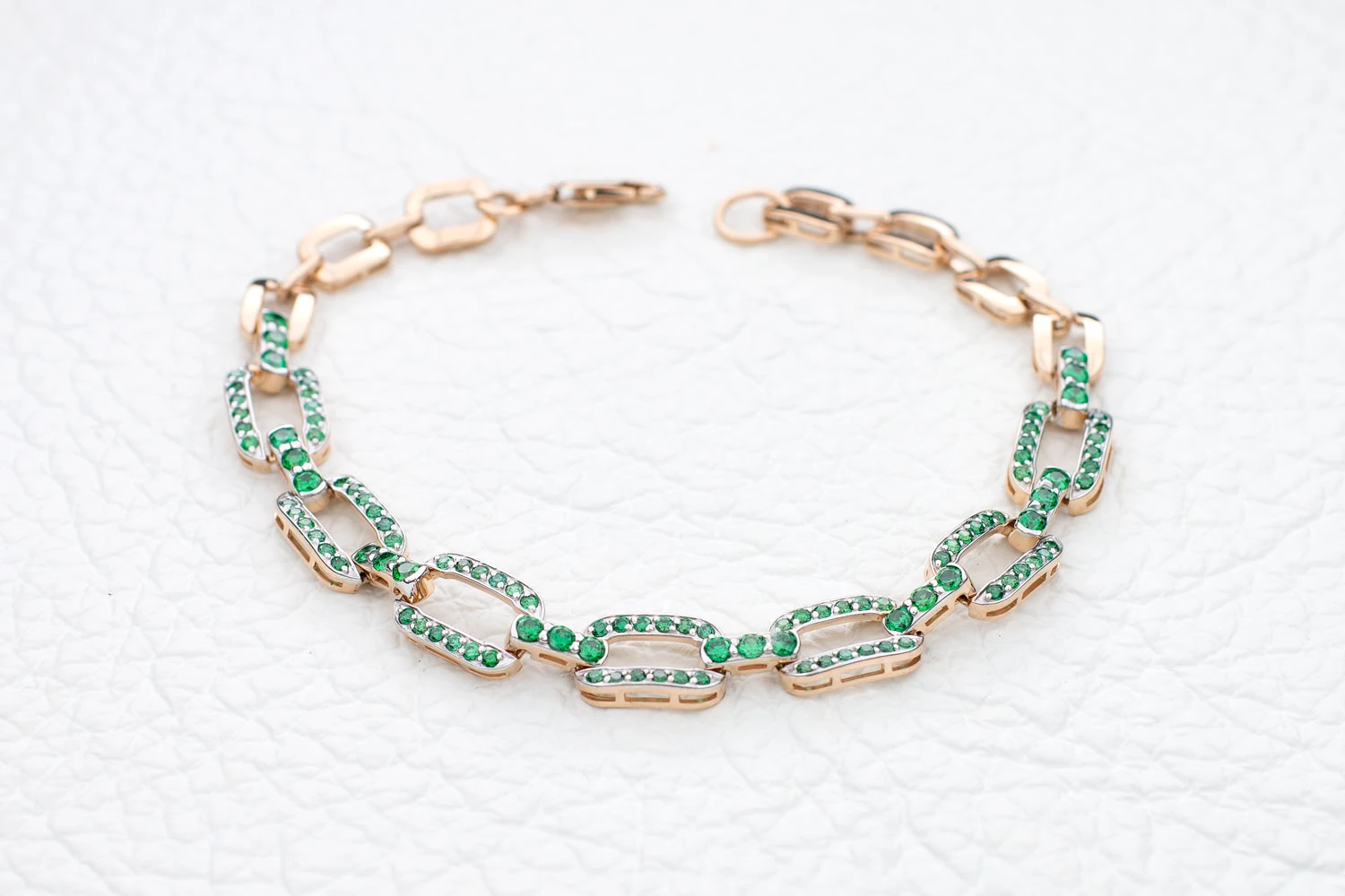 Браслет из красного золота с 108 фианитами