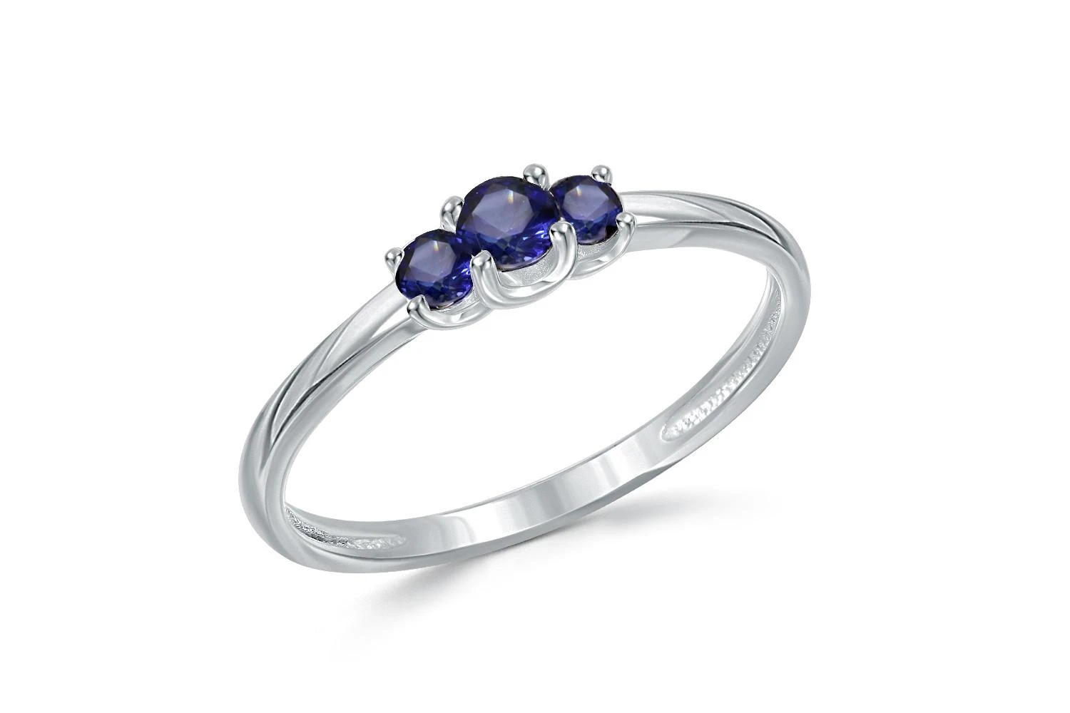 Кольцо из белого золота с 3 сапфирами