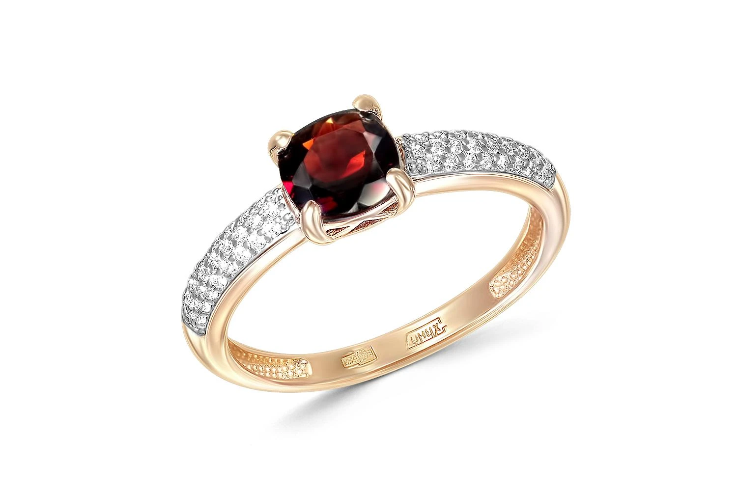 Кольцо из красного золота с гранатом и 50 фианитами