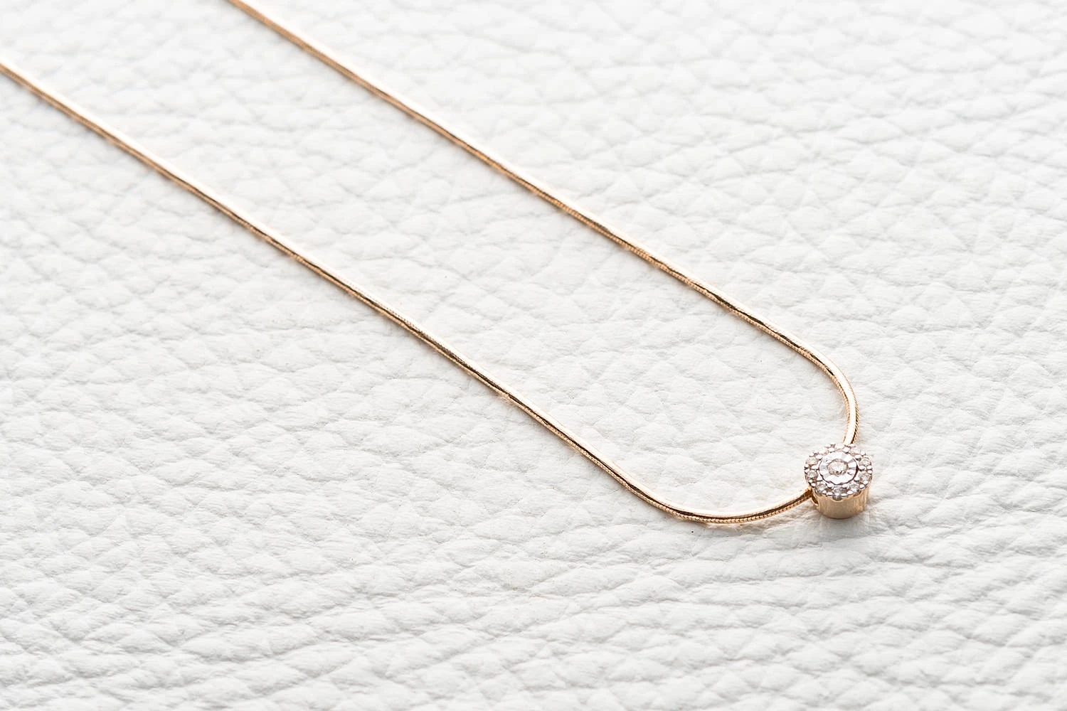 Колье из красного золота с 11 бриллиантами