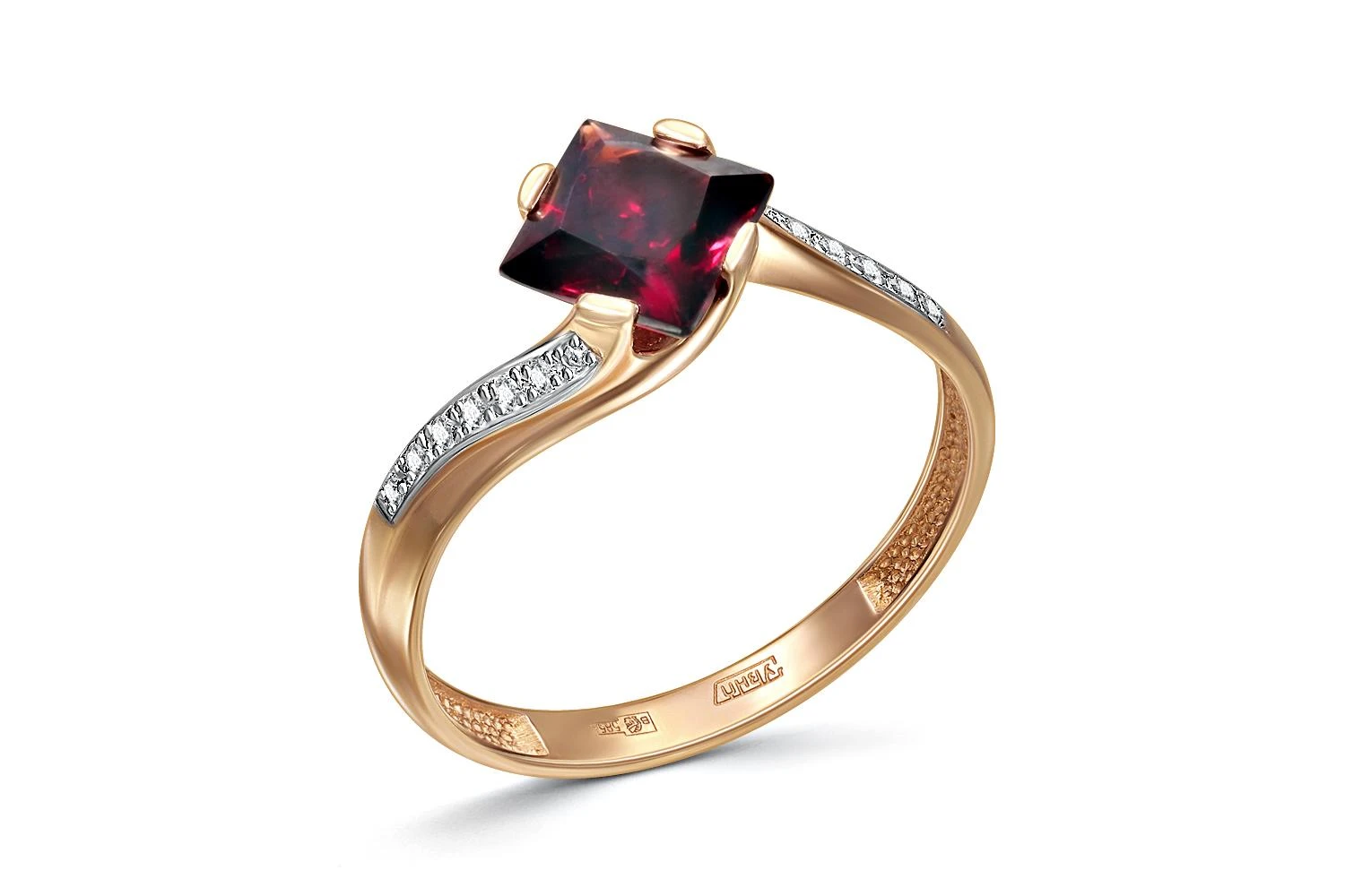 Кольцо из красного золота с гранатом и 12 фианитами