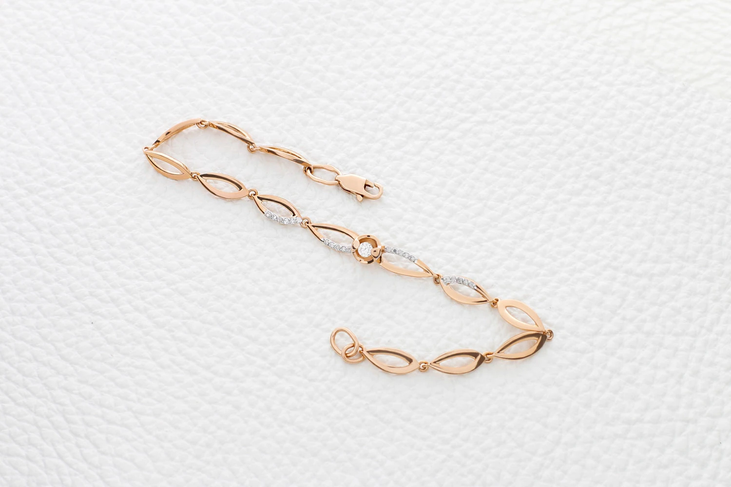 Браслет из красного золота с 21 бриллиантами