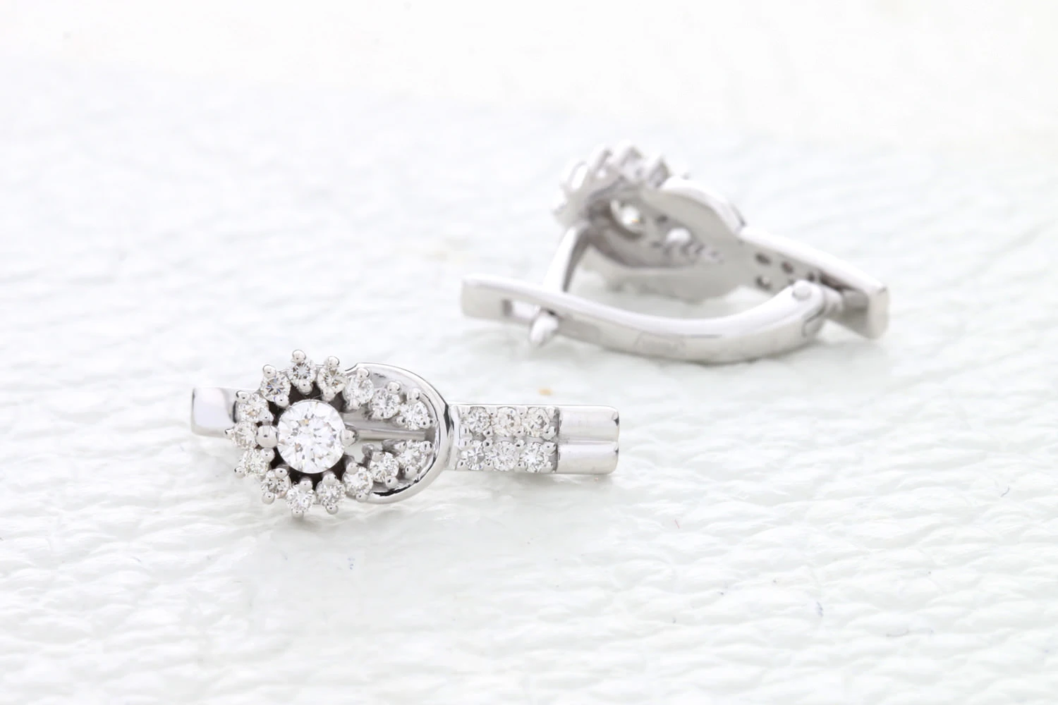 Серьги из белого золота с 44 бриллиантами