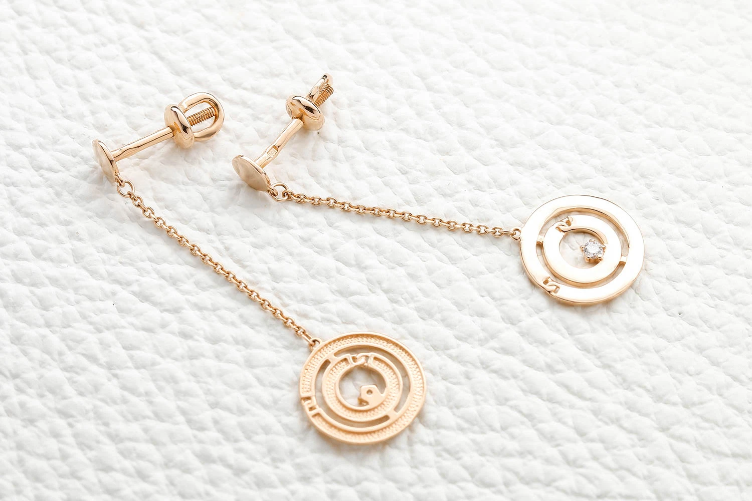 Серьги-пусеты Круги из красного золота с 2 бриллиантами