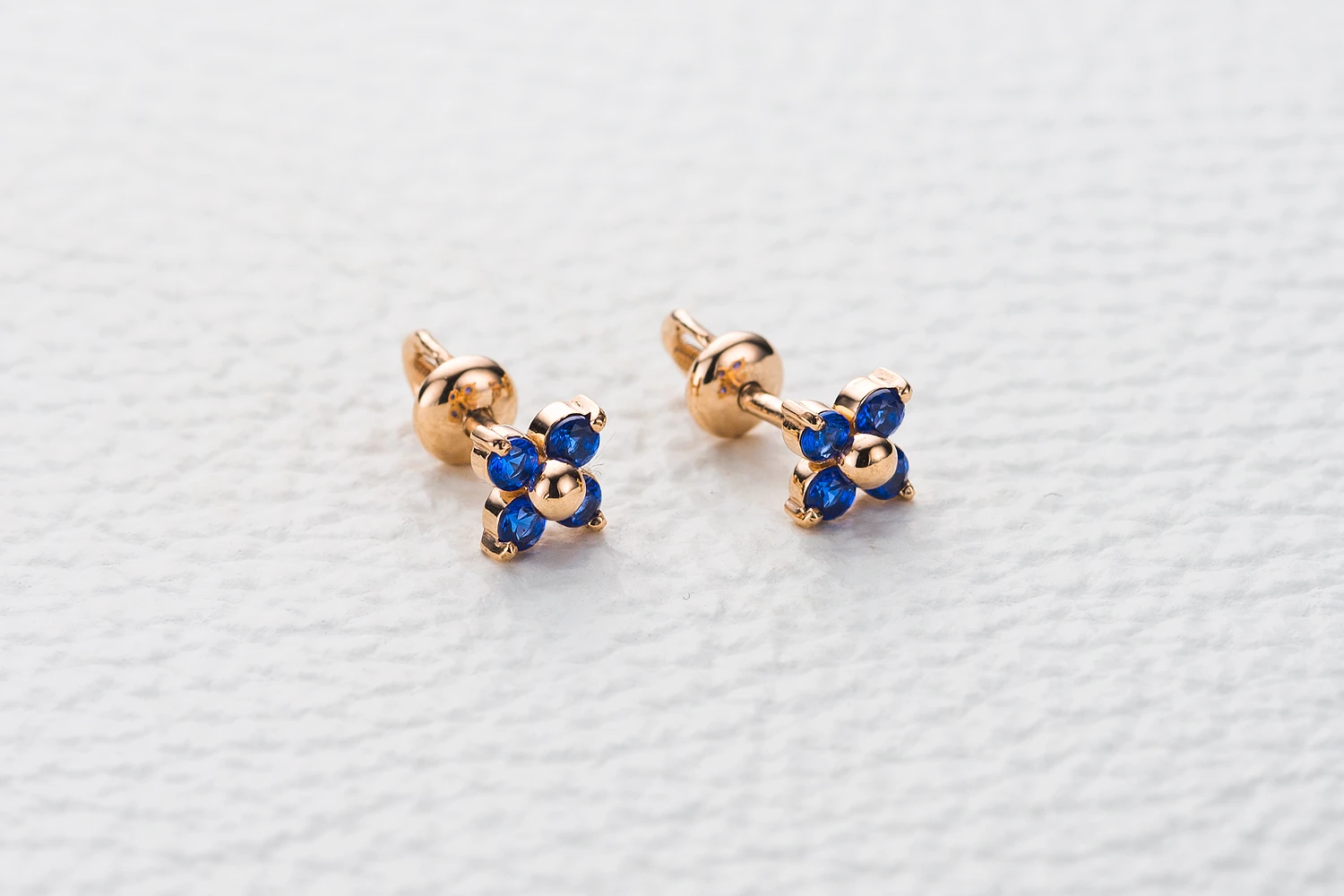 Серьги-пусеты из красного золота с 8 фианитами