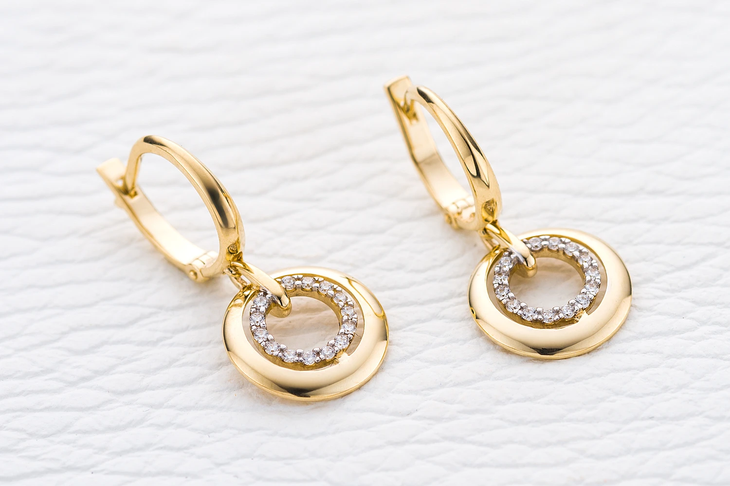 Серьги из жёлтого золота с 28 фианитами