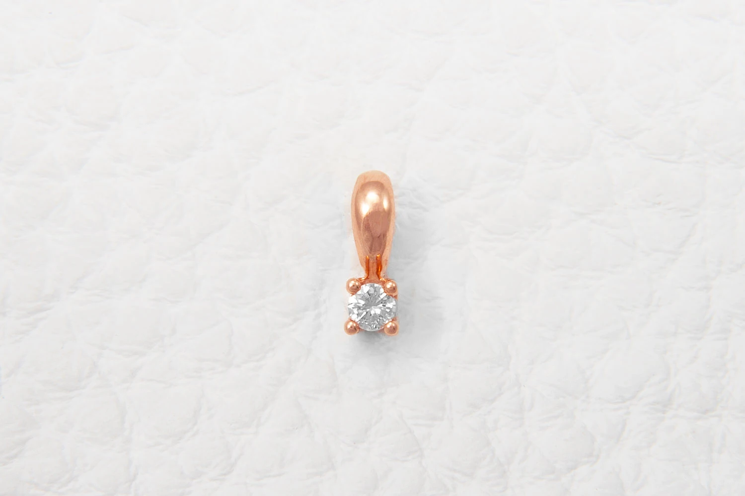 Подвеска из красного золота с бриллиантом