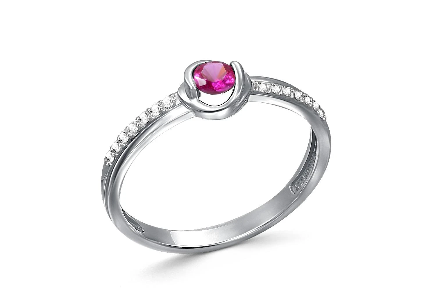 Кольцо из белого золота с корундом и 14 бриллиантами