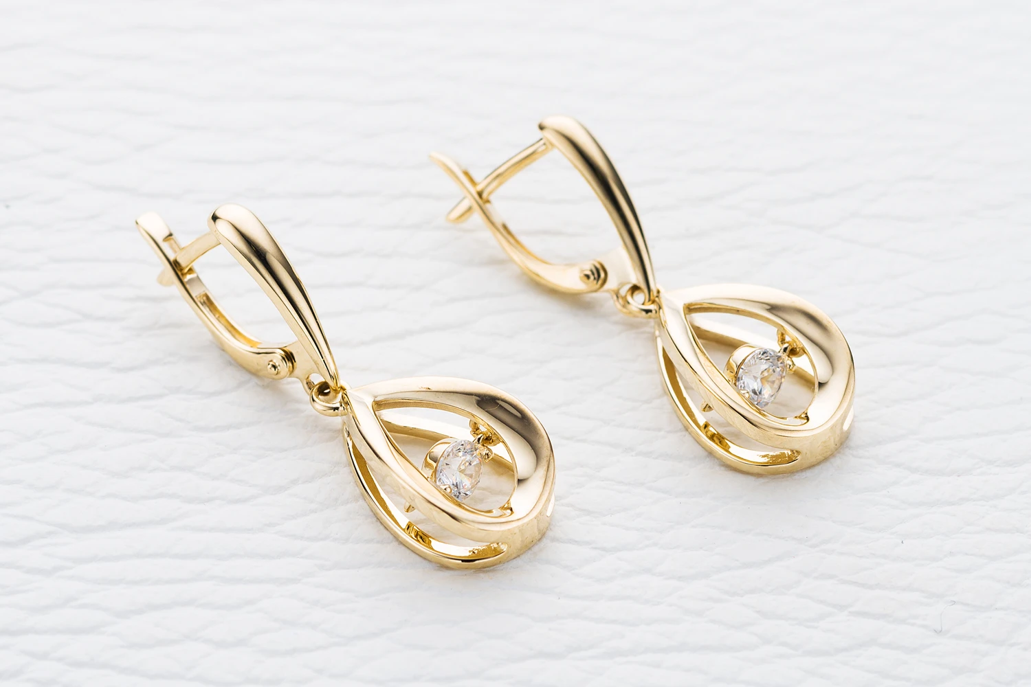 Серьги из жёлтого золота с 2 фианитами