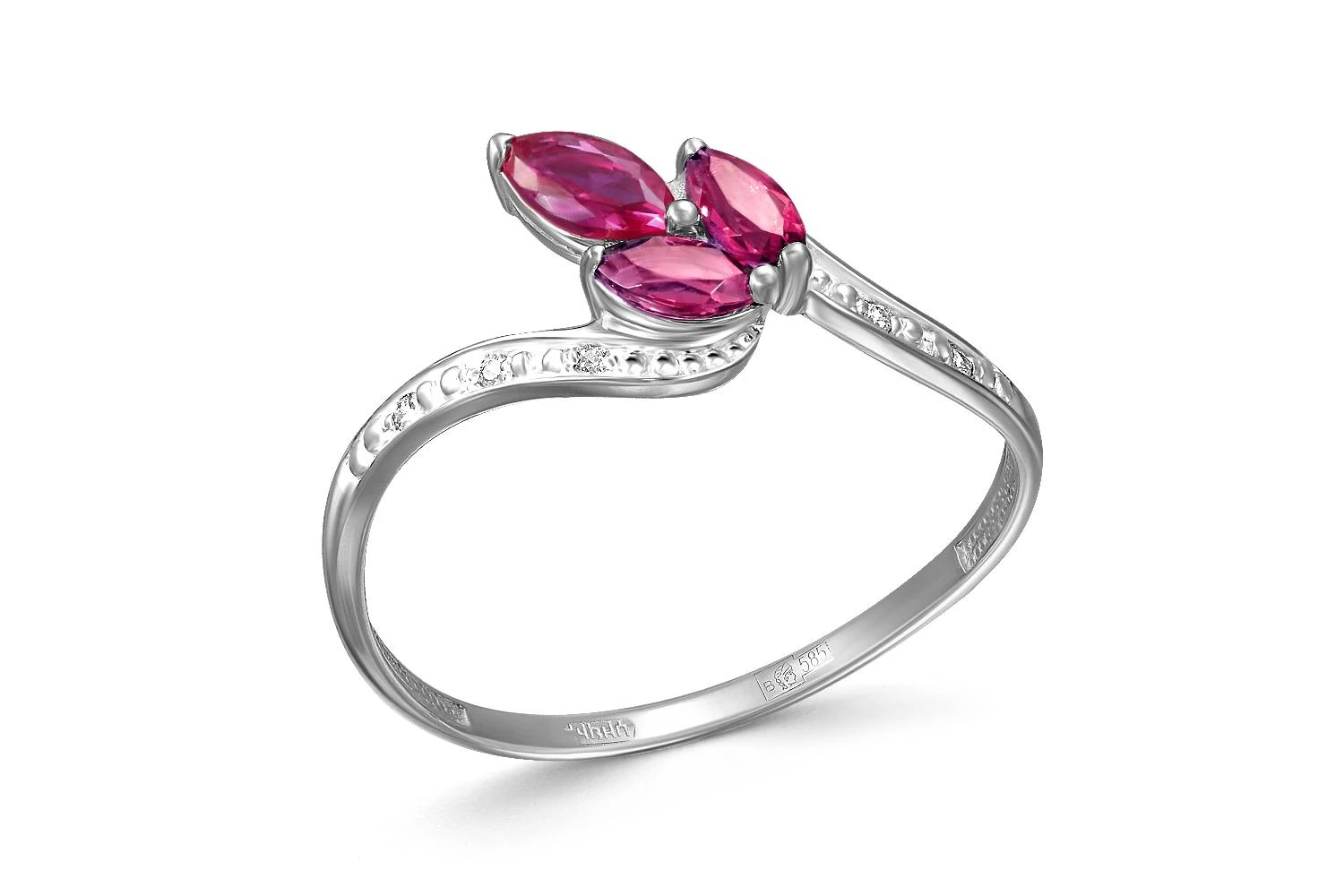 Кольцо из белого золота с 3 корундами и 5 бриллиантами