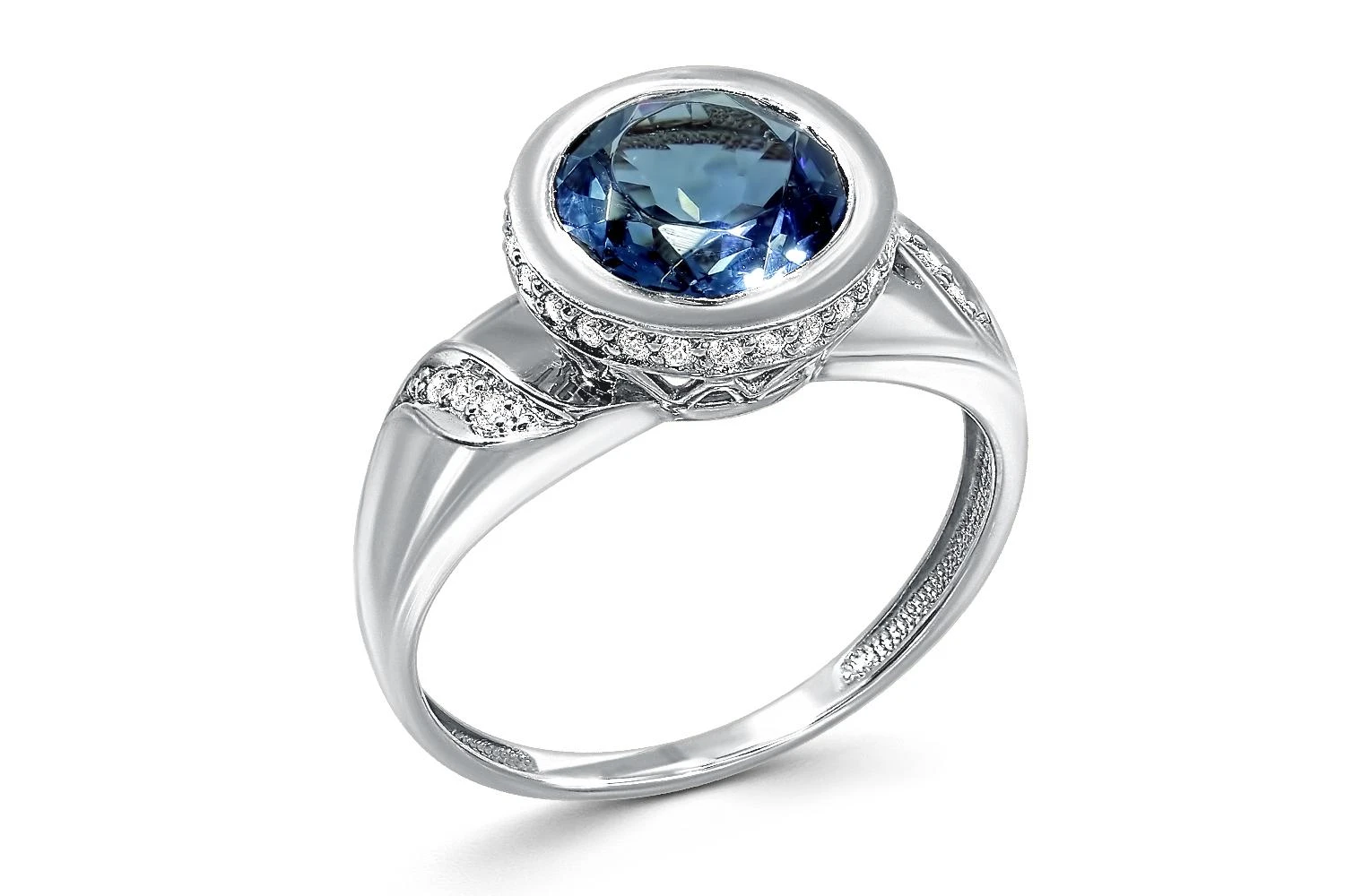 Кольцо из белого золота с ситаллом и 32 фианитами