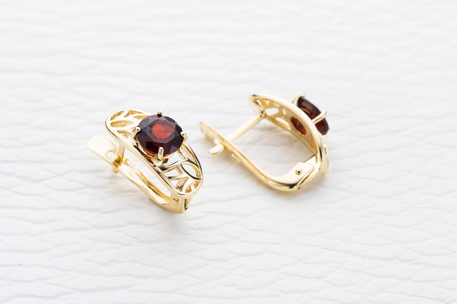 Серьги из жёлтого золота с 2 гранатами