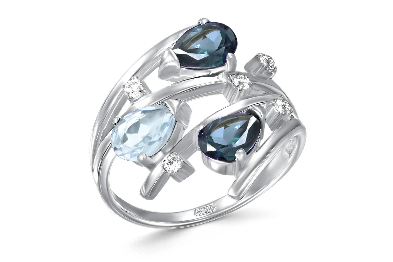 Кольцо из белого золота с топазами лондон, фианитами и топазом sky