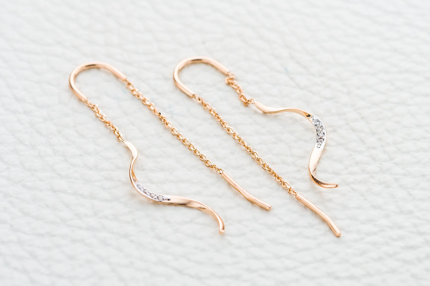 Серьги-продёвки из красного золота с 8 фианитами