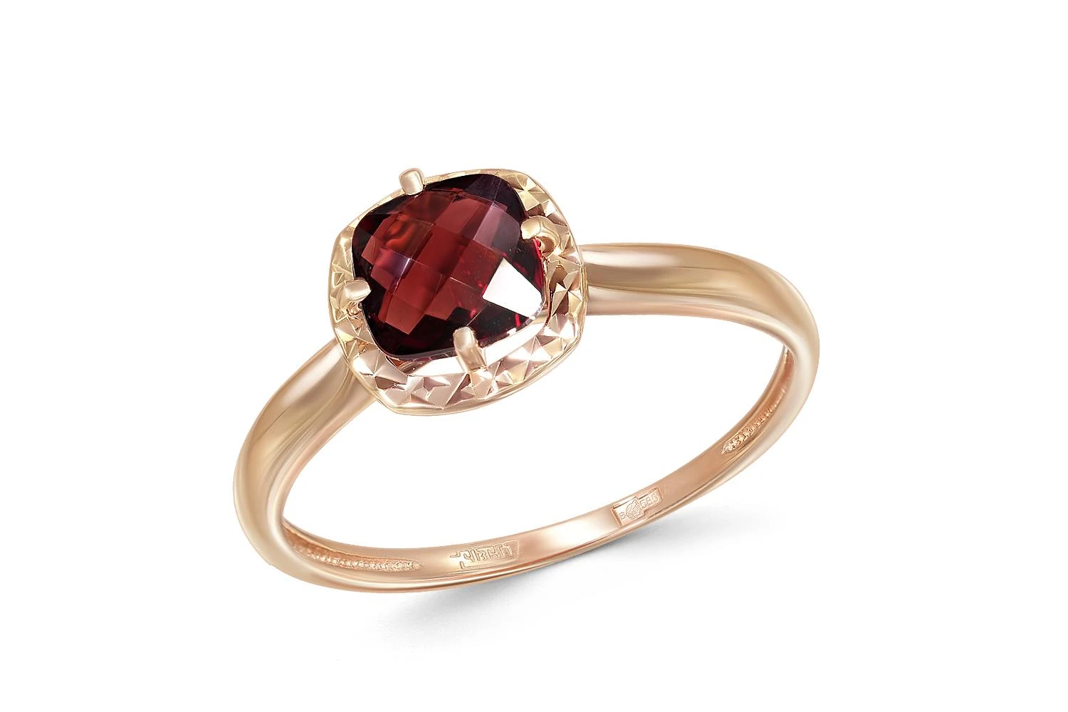 Кольцо из красного золота с гранатом
