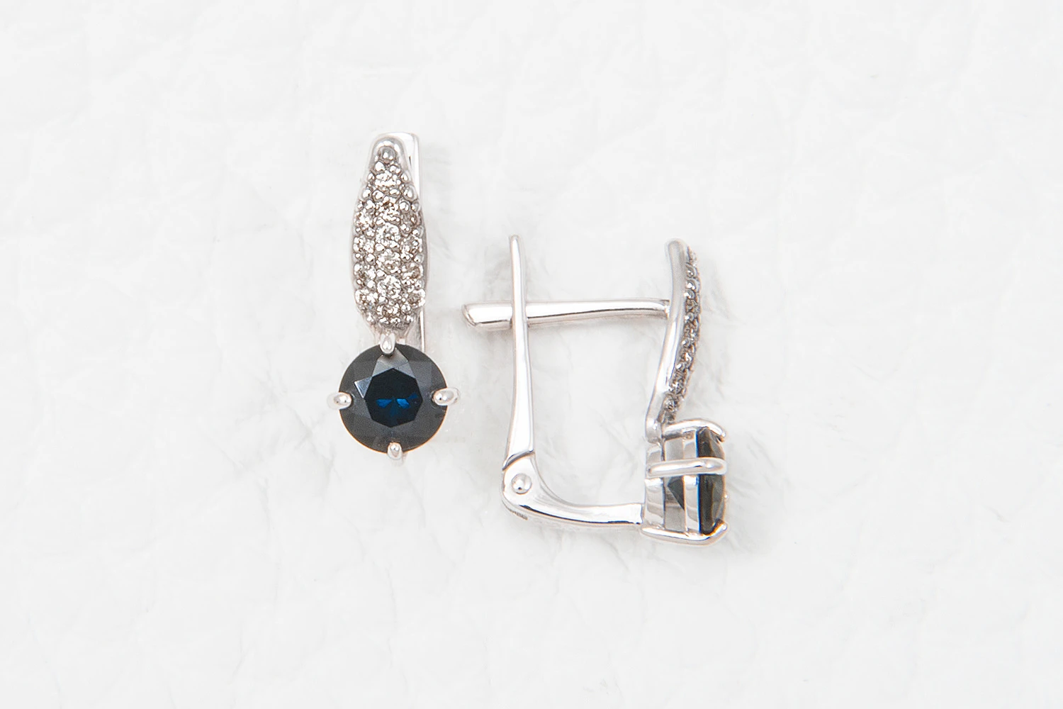 Серьги из белого золота с 2 сапфирами и 28 бриллиантами