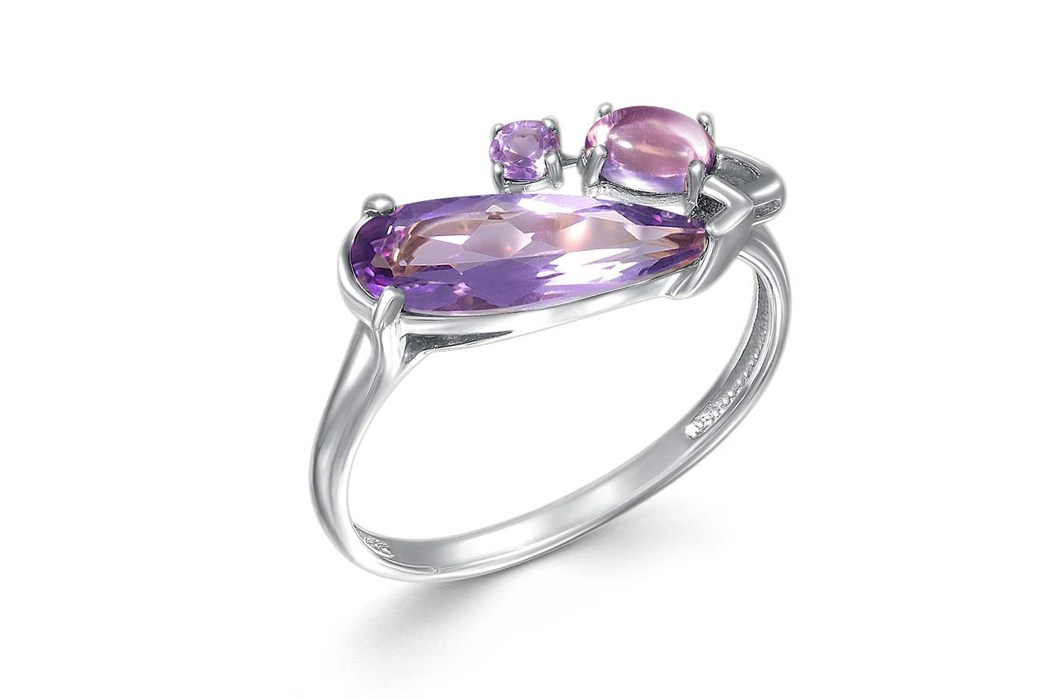Кольцо из белого золота с 3 аметистами