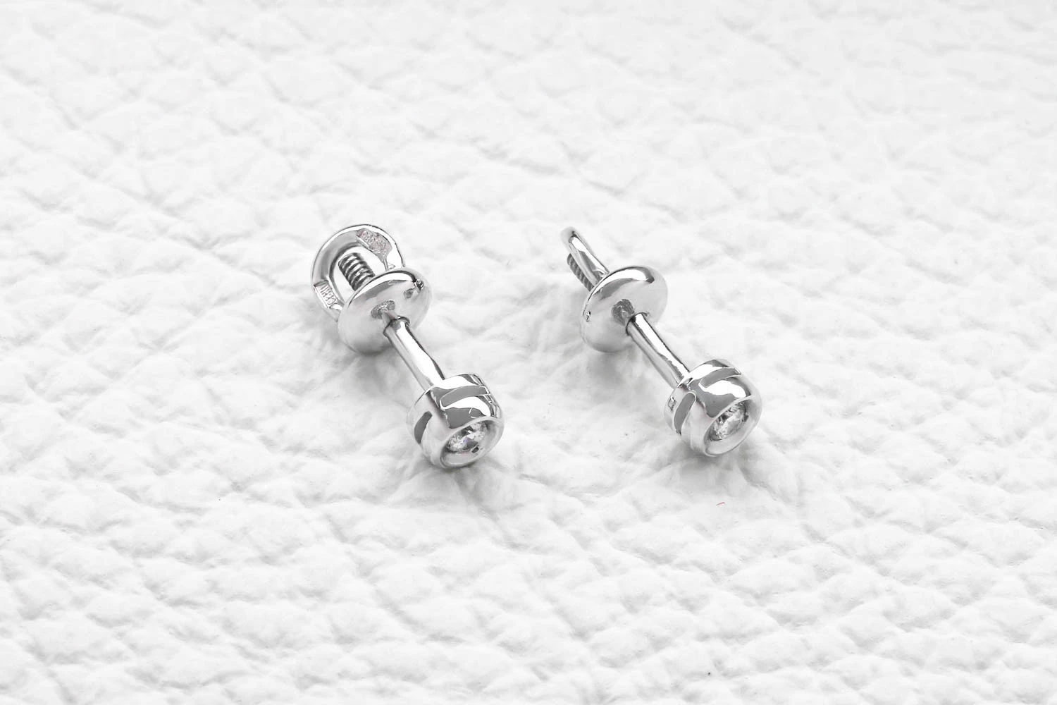 Серьги-пусеты из белого золота с 54 фианитами