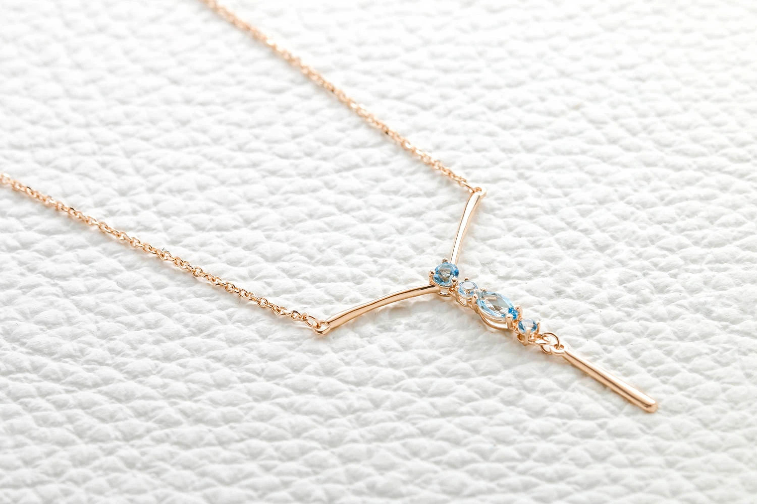 Колье из красного золота с 4 топазами swiss