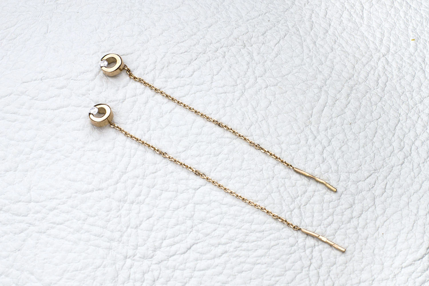 Серьги-продёвки Круги из красного золота с 2 фианитами