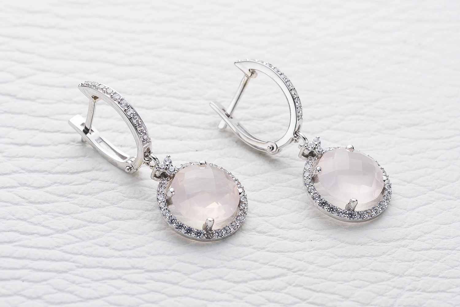 Серьги из белого золота с 2 кварцами и 78 фианитами