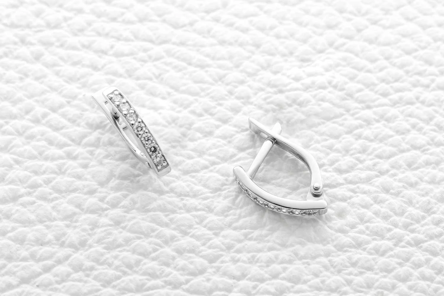 Серьги Дорожки из белого золота с 14 бриллиантами