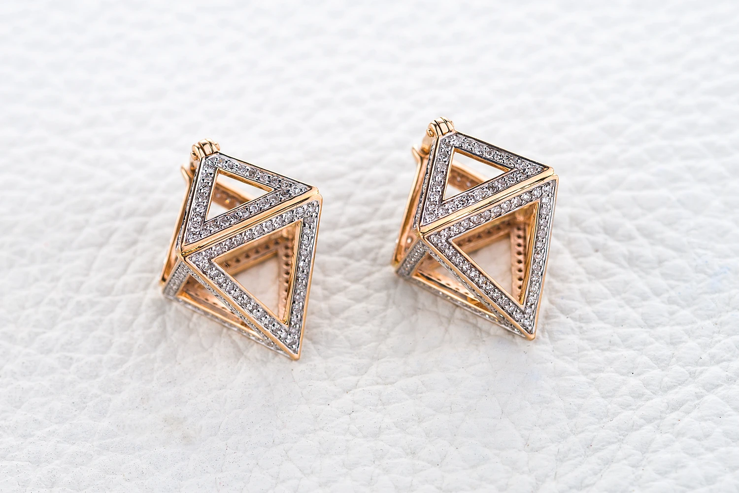 Серьги из красного золота с 444 бриллиантами