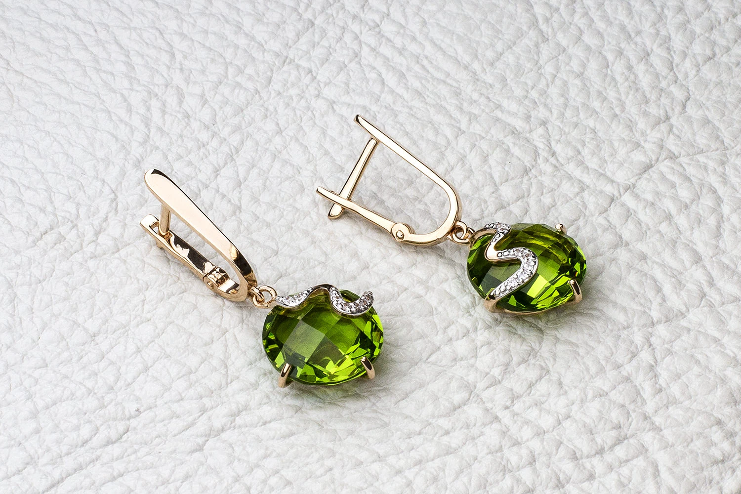 Серьги из красного золота с 2 ситаллами и 14 фианитами