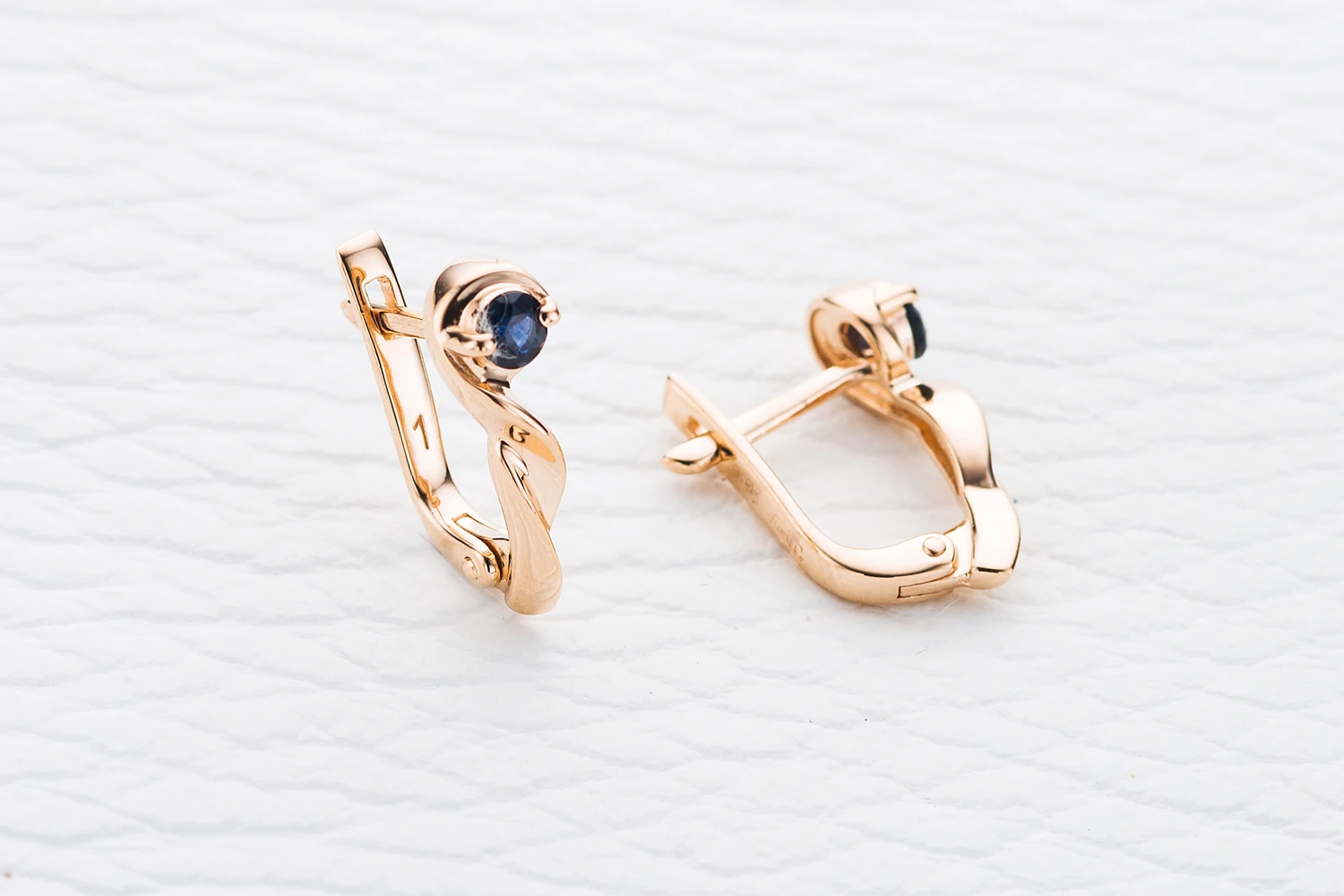 Серьги из красного золота с 2 сапфирами