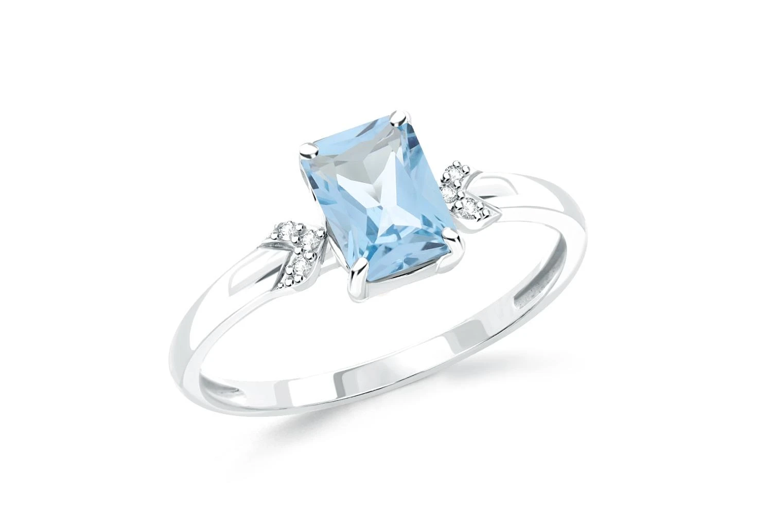 Кольцо из белого золота с топазом sky и 6 бриллиантами