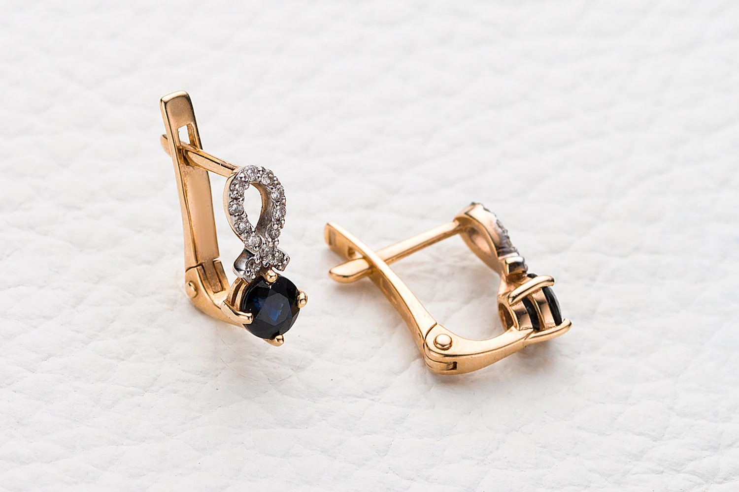 Серьги из красного золота с 2 сапфирами и 24 бриллиантами