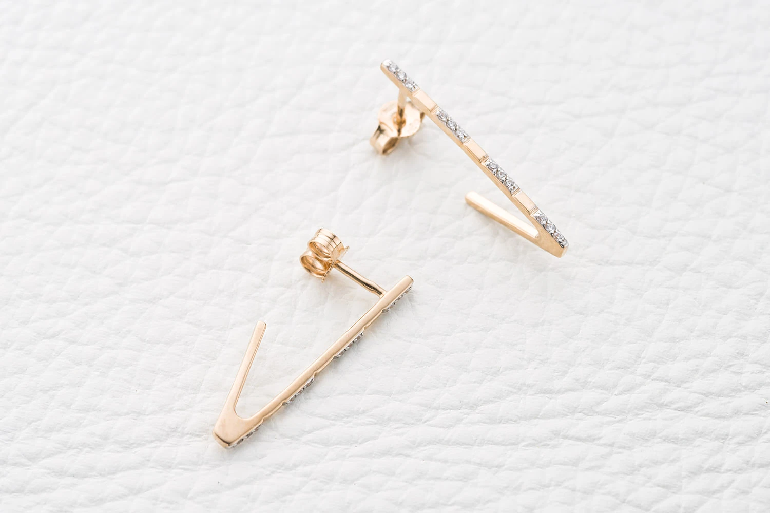 Серьги-пусеты Дорожки из красного золота с 24 фианитами