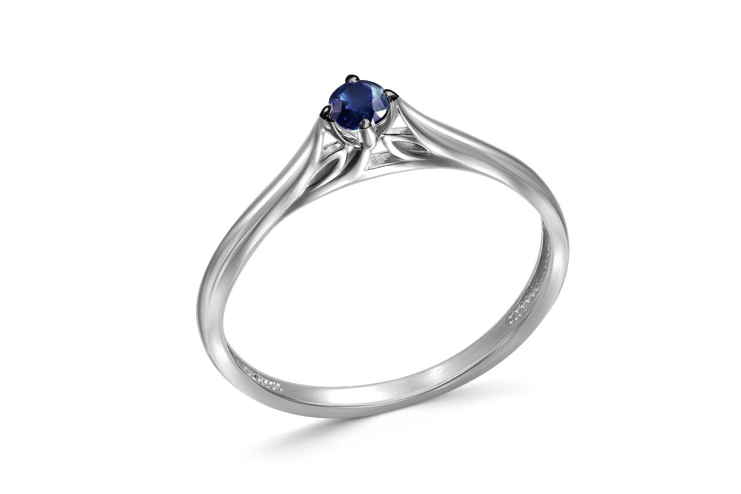Кольцо из белого золота с сапфиром