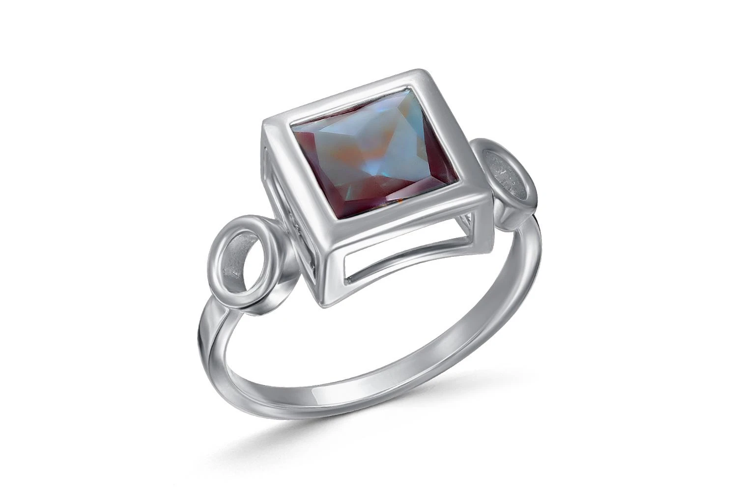 Кольцо из белого золота с александритом