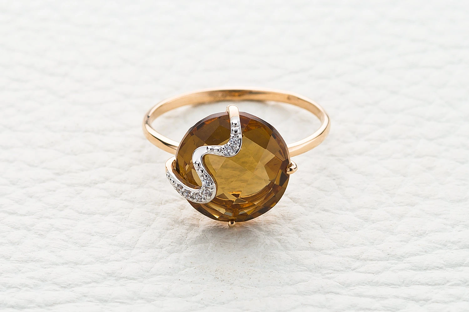 Кольцо из красного золота с султанитом и 7 фианитами