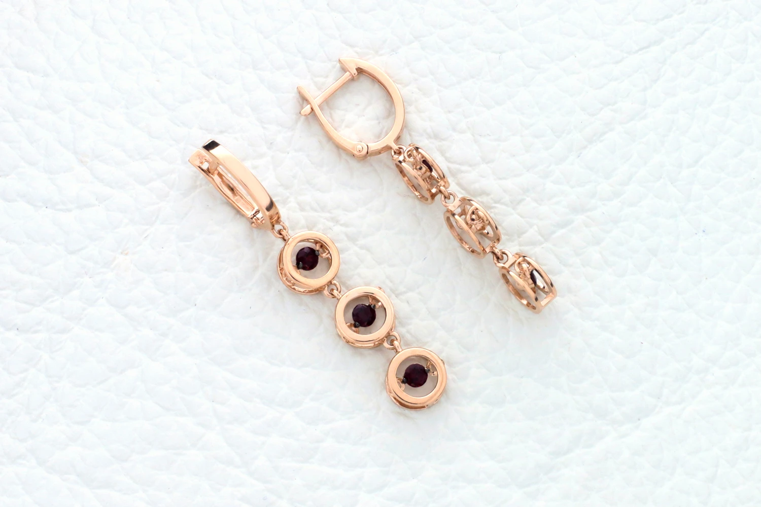 Серьги из красного золота с 6 гранатами