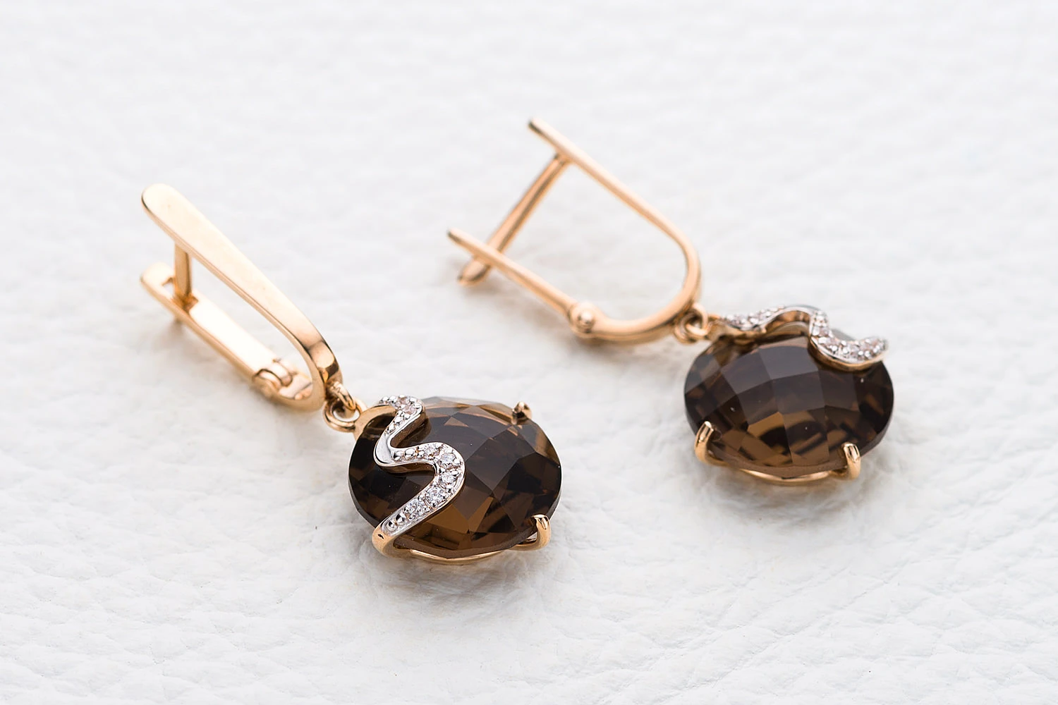 Серьги из красного золота с 2 раухтопазами и 14 фианитами