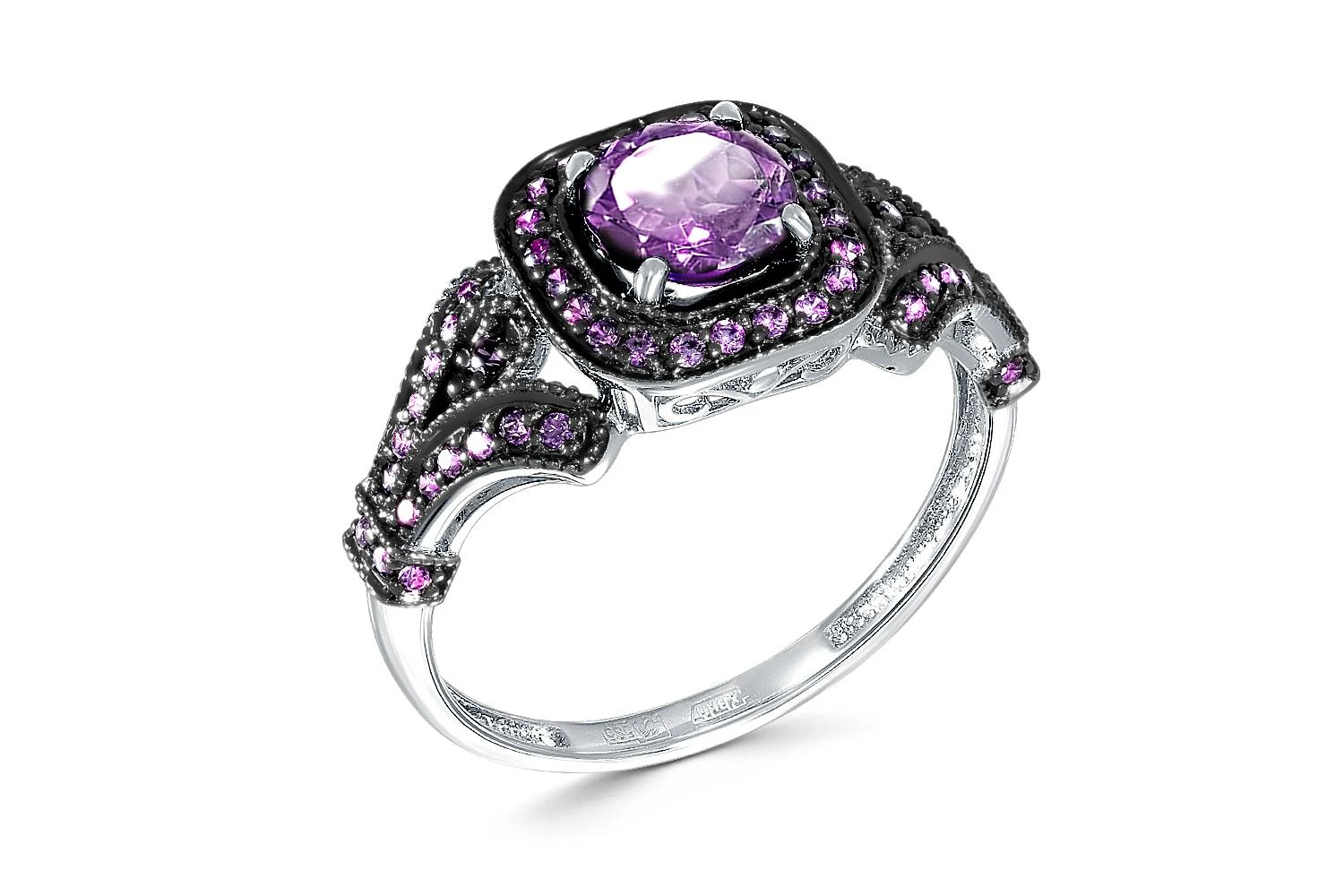 Кольцо из белого золота с аметистом и 56 фианитами