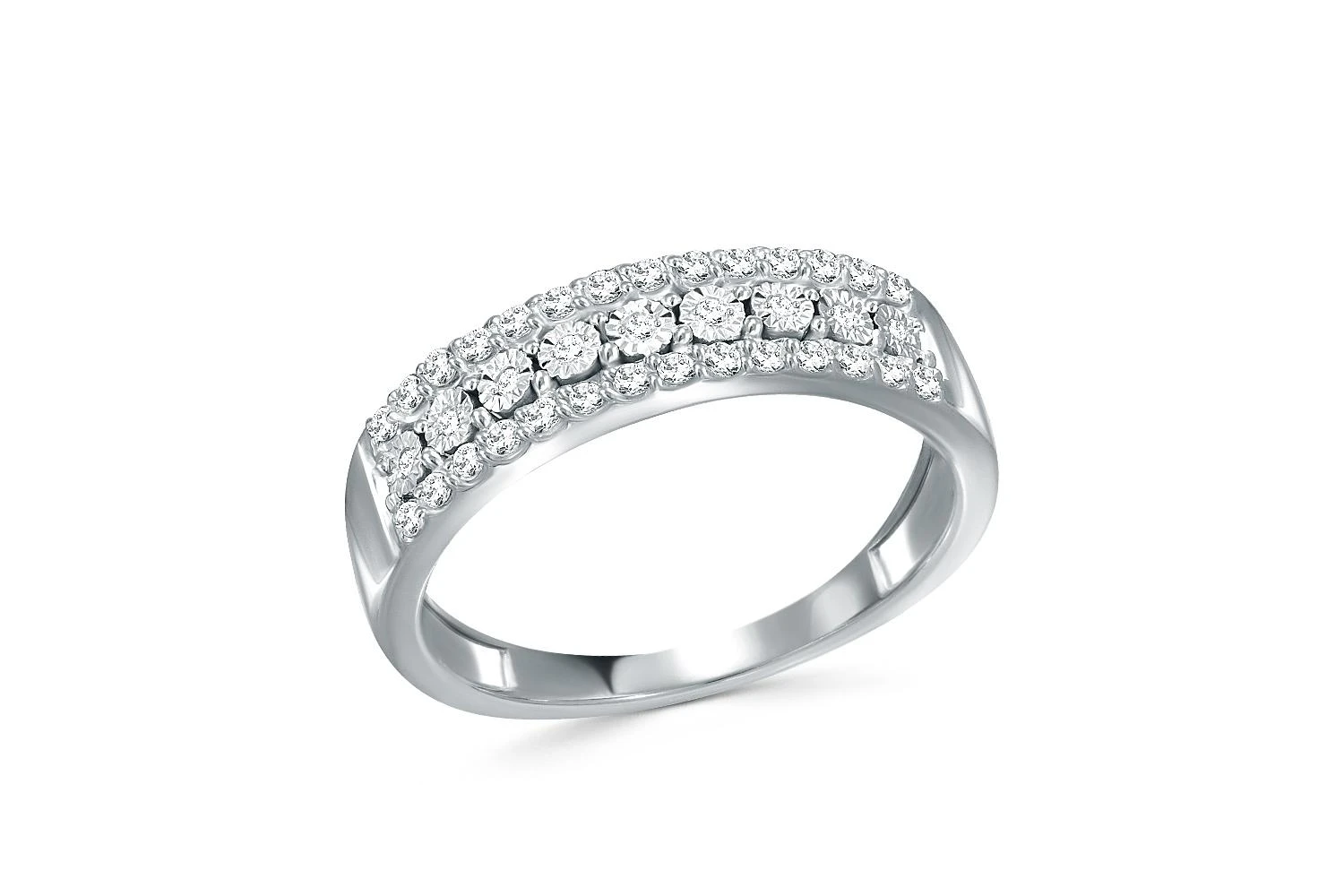 Кольцо из белого золота с 37 выращенными бриллиантами