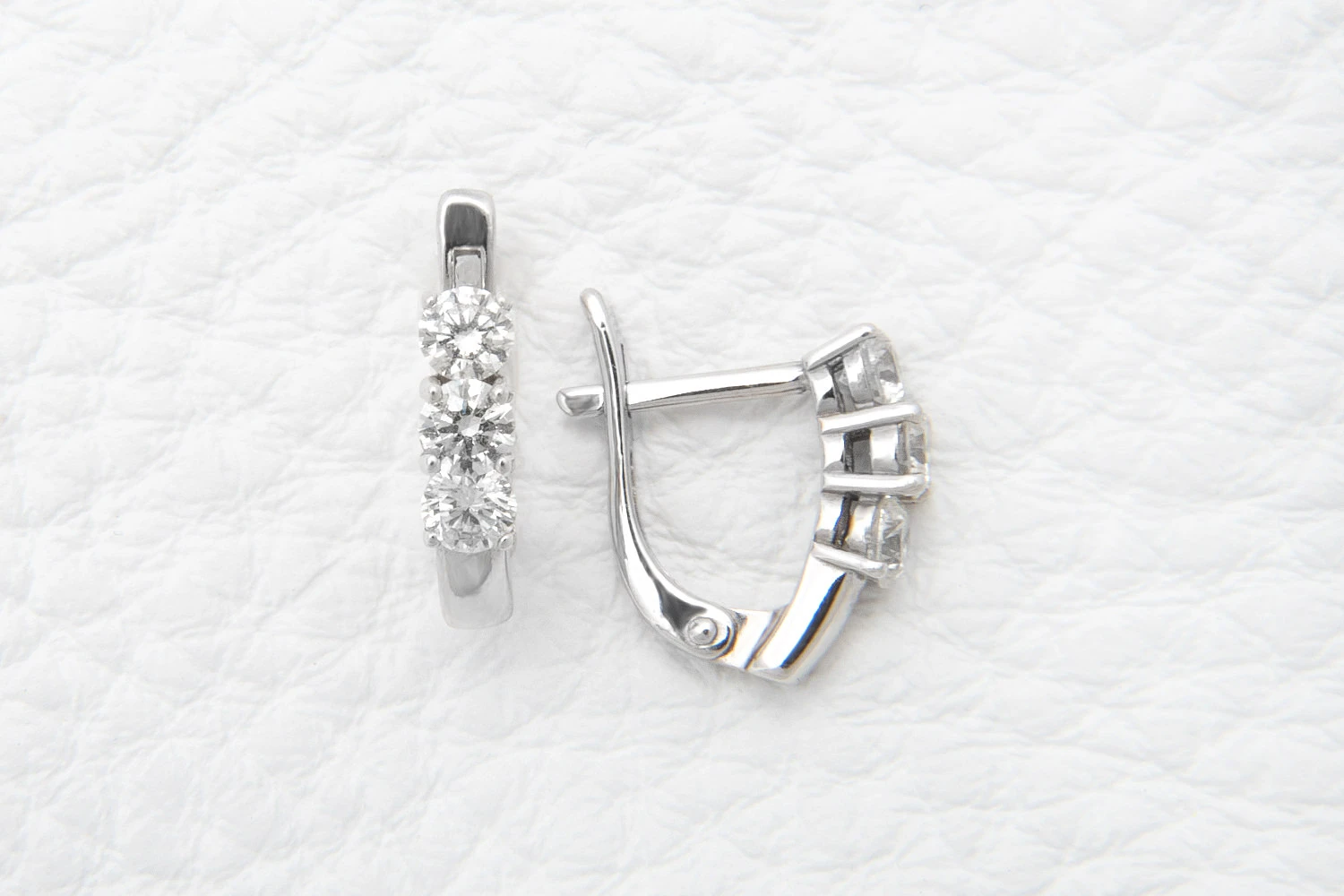 Серьги из белого золота с 6 бриллиантами
