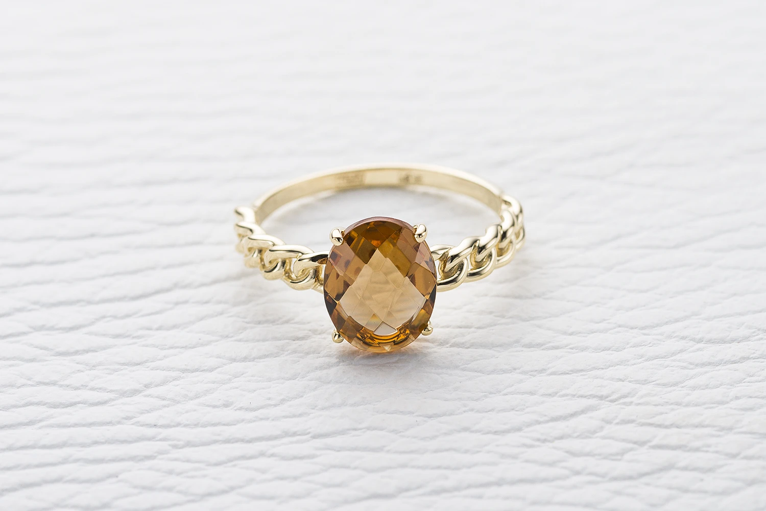 Кольцо из жёлтого золота с султанитом