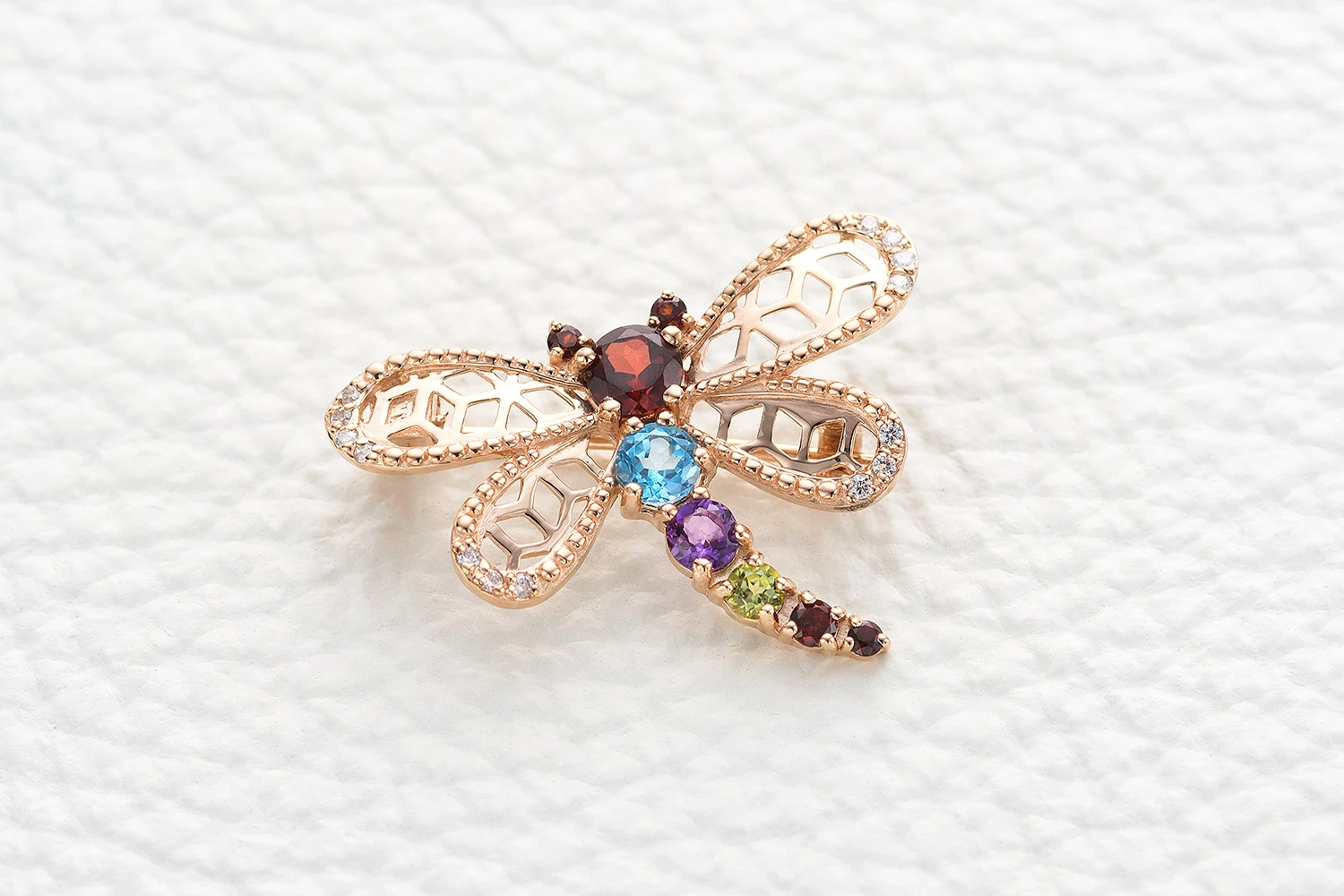 Брошь Стрекоза из красного золота с гранатами, топазом swiss и хризолитом